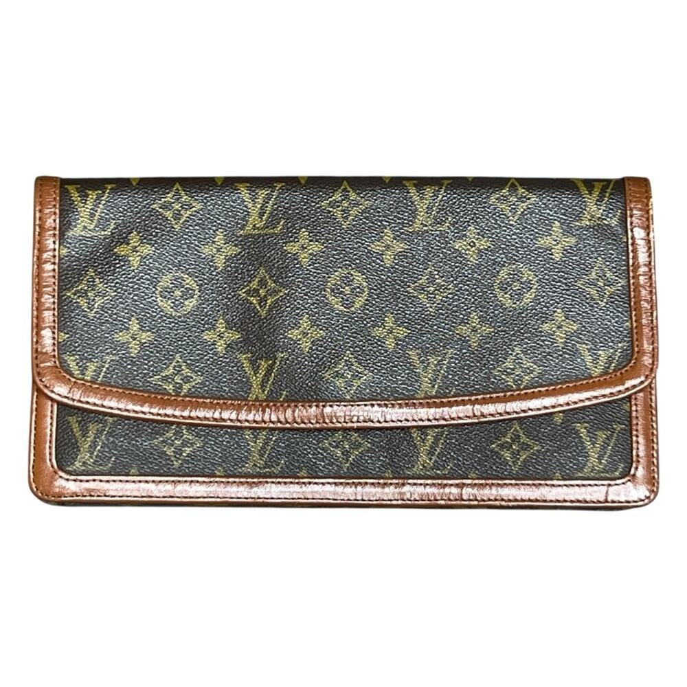 Louis Vuitton Pochette Dame MM Clutch Bag in Monogram Canvas and Leather